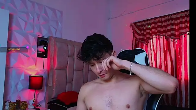 Snapshot of santyago_taylor chatting on January 2025 06:20:02 PM santyago taylor online show from January 2025 06:20:02 PM