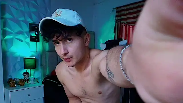 Snapshot of santyago_taylor chatting on February 2025 09:50:02 PM santyago taylor online show from February 2025 09:50:02 PM