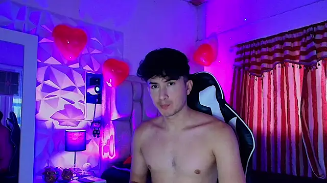 Snapshot of santyago_taylor chatting on February 2025 10:37:01 PM santyago taylor online show from February 2025 10:37:01 PM