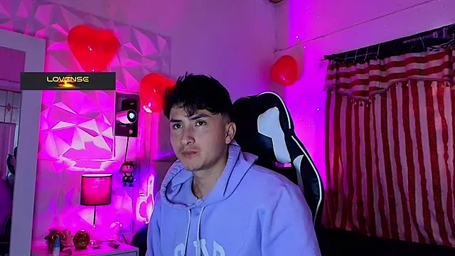 Snapshot of santyago_taylor chatting on February 2025 07:09:01 PM santyago taylor online show from February 2025 07:09:01 PM