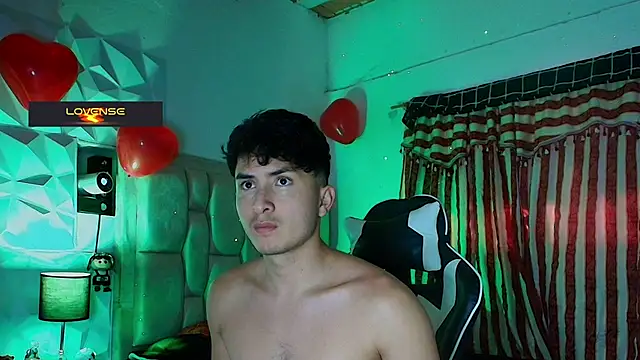 Snapshot of santyago_taylor chatting on February 2025 07:05:02 PM santyago taylor online show from February 2025 07:05:02 PM