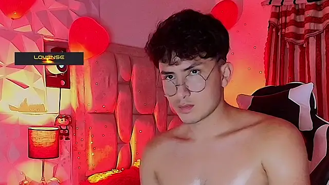 Snapshot of santyago_taylor chatting on March 2025 10:21:02 PM santyago taylor online show from March 2025 10:21:02 PM