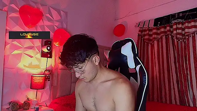 Snapshot of santyago_taylor chatting on March 2025 07:10:02 PM santyago taylor online show from March 2025 07:10:02 PM