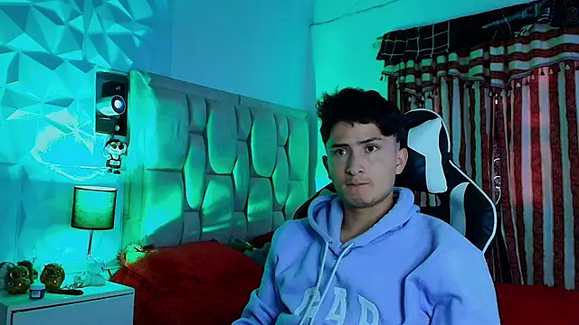 Snapshot of santyago_taylor chatting on March 2025 06:32:01 PM santyago taylor online show from March 2025 06:32:01 PM