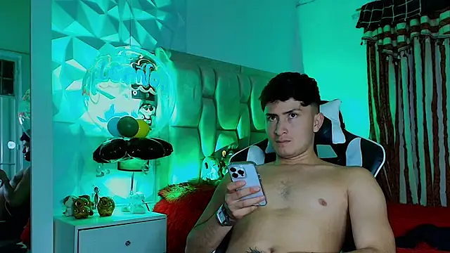 Snapshot of santyago_taylor chatting on March 2025 12:26:02 AM santyago taylor online show from March 2025 12:26:02 AM