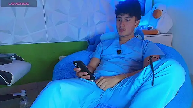 Snapshot of santyago_taylor chatting on September 2025 06:41:02 PM santyago taylor online show from September 2025 06:41:02 PM