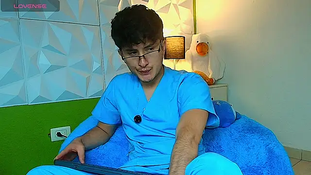 Snapshot of santyago_taylor chatting on September 2025 06:30:01 PM santyago taylor online show from September 2025 06:30:01 PM