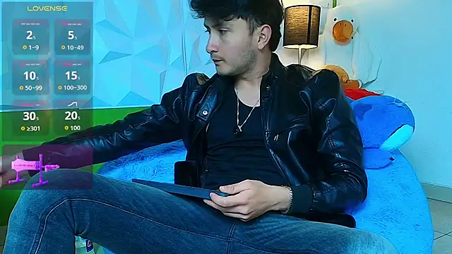 Snapshot of santyago_taylor chatting on September 2025 07:15:02 PM santyago taylor online show from September 2025 07:15:02 PM