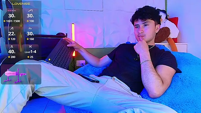 Snapshot of santyago_taylor chatting on September 2025 08:01:02 PM santyago taylor online show from September 2025 08:01:02 PM