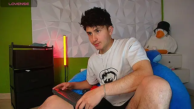 Snapshot of santyago_taylor chatting on October 2025 07:22:02 PM santyago taylor online show from October 2025 07:22:02 PM