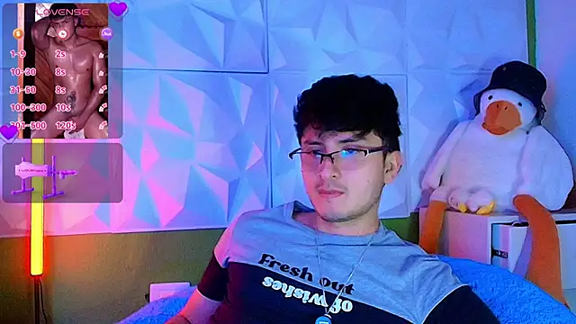 Snapshot of santyago_taylor chatting on October 2025 07:01:01 PM santyago taylor online show from October 2025 07:01:01 PM