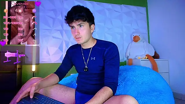 Snapshot of santyago_taylor chatting on October 2025 06:43:01 PM santyago taylor online show from October 2025 06:43:01 PM