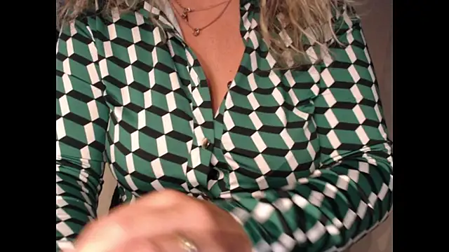 JenniLowen online show from May 2026 05:23:02 AM
