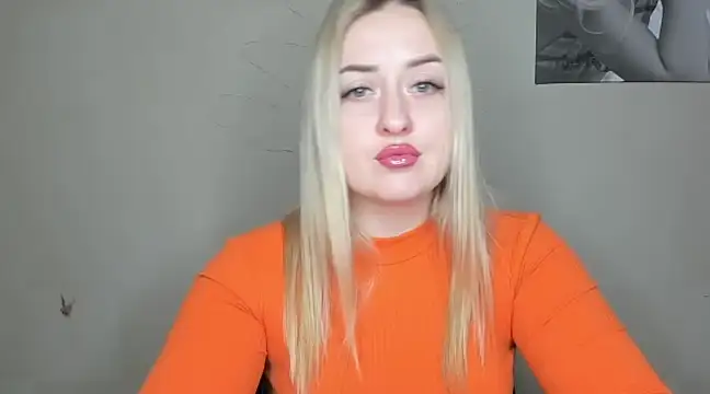 KennaJamess8 online show from December 2024 03:44:01 PM