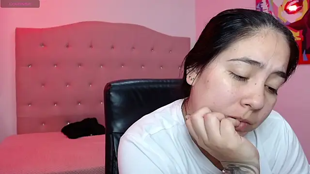 Snapshot of lizzaxs chatting on September 2025 11:43:02 AM lizzaxs online show from September 2025 11:43:02 AM