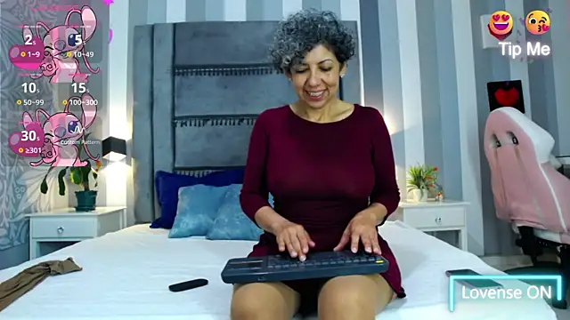 Snapshot of Julianewell chatting on January 2025 12:24:02 PM Julianewell online show from January 2025 12:24:02 PM