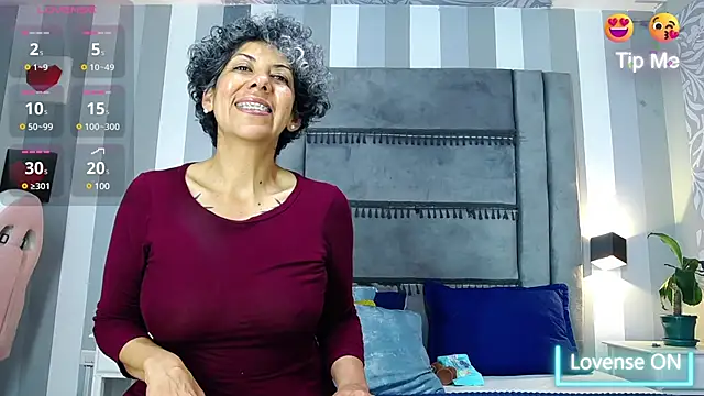 Snapshot of Julianewell chatting on February 2025 06:33:01 PM Julianewell online show from February 2025 06:33:01 PM