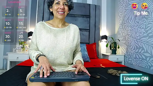 Snapshot of Julianewell chatting on February 2025 12:11:01 PM Julianewell online show from February 2025 12:11:01 PM