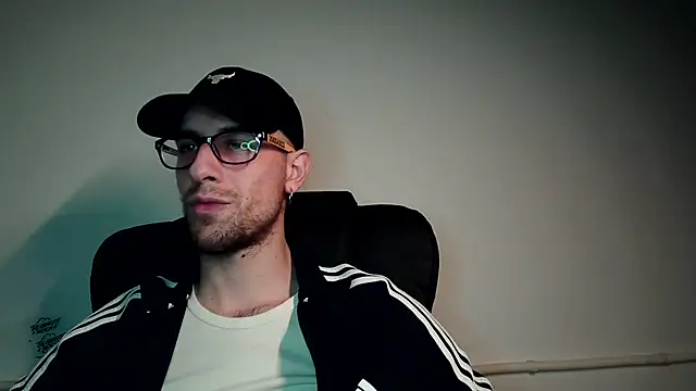 Snapshot of mikealcorleone chatting on January 2025 12:42:01 AM mikealcorleone online show from January 2025 12:42:01 AM