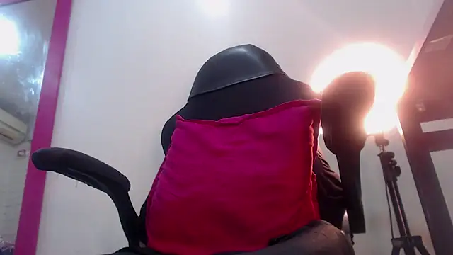 Snapshot of DirtyNaughXX chatting on October 2025 03:11:02 PM DirtyNaughXX online show from October 2025 03:11:02 PM