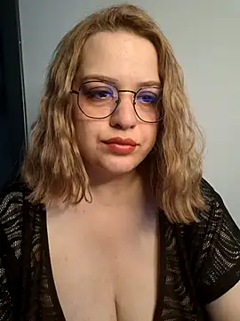 Snapshot of cansuozell chatting on September 2025 03:02:01 PM cansuozell online show from September 2025 03:02:01 PM
