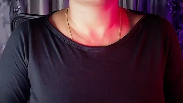 Snapshot of SexyAndHottie chatting on February 2026 06:28:01 PM SexyAndHottie online show from February 2026 06:28:01 PM