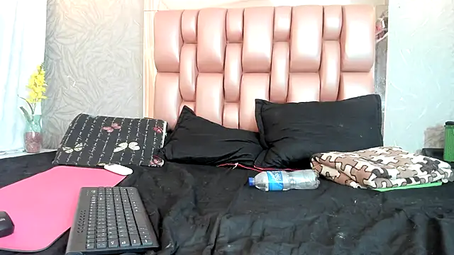 KOURTNEY-- online show from November 2025 02:10:02 AM