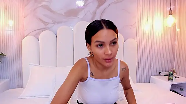 Snapshot of Carohorny4u chatting on November 2025 12:47:01 PM Carohorny4u online show from November 2025 12:47:01 PM