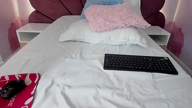 Snapshot of Carohorny4u chatting on November 2025 01:22:01 AM Carohorny4u online show from November 2025 01:22:01 AM