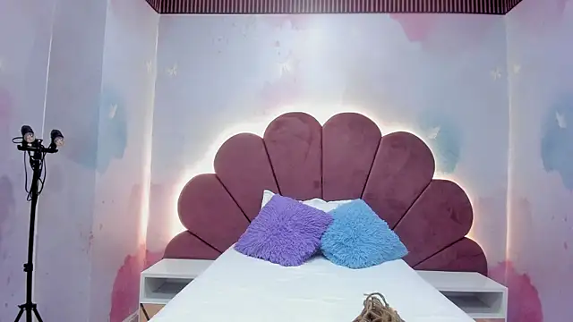 Snapshot of Carohorny4u chatting on November 2025 11:44:01 AM Carohorny4u online show from November 2025 11:44:01 AM