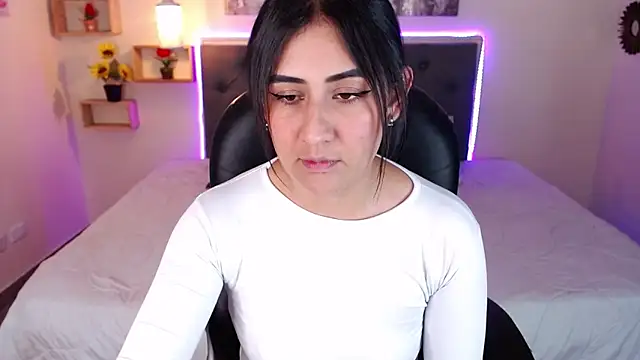 Snapshot of mia_aira chatting on December 2024 08:33:01 PM mia aira online show from December 2024 08:33:01 PM