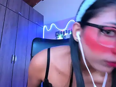 Snapshot of _ALLYSON18_ chatting on January 2025 11:38:02 AM ALLYSON18 online show from January 2025 11:38:02 AM