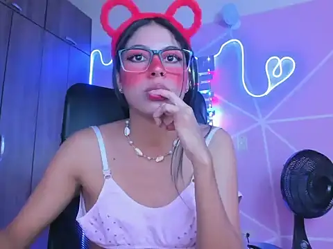 Snapshot of _ALLYSON18_ chatting on January 2025 02:26:01 PM ALLYSON18 online show from January 2025 02:26:01 PM