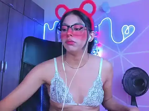 Snapshot of _ALLYSON18_ chatting on February 2025 02:24:01 PM ALLYSON18 online show from February 2025 02:24:01 PM