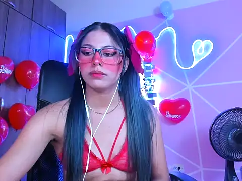 Snapshot of _ALLYSON18_ chatting on February 2025 05:36:01 PM ALLYSON18 online show from February 2025 05:36:01 PM