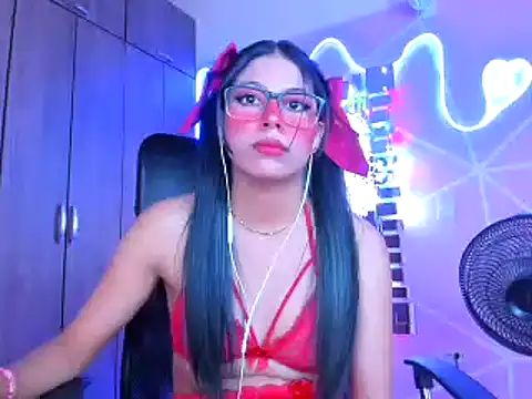 Snapshot of _ALLYSON18_ chatting on February 2025 05:35:01 PM ALLYSON18 online show from February 2025 05:35:01 PM