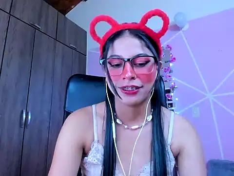 Snapshot of _ALLYSON18_ chatting on March 2025 05:38:02 PM ALLYSON18 online show from March 2025 05:38:02 PM