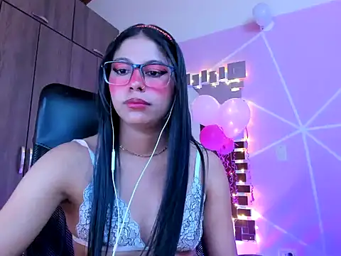 Snapshot of _ALLYSON18_ chatting on March 2025 05:52:01 PM ALLYSON18 online show from March 2025 05:52:01 PM