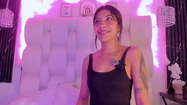 MelodiLovee  online show from April 2026 04:45:02 PM