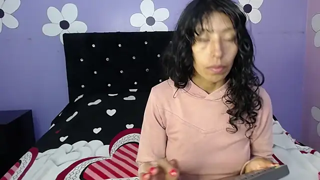 Snapshot of karolinee_66_ chatting on February 2026 04:23:02 AM karolinee 66 online show from February 2026 04:23:02 AM