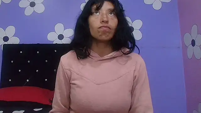 Snapshot of karolinee_66_ chatting on March 2026 04:18:02 AM karolinee 66 online show from March 2026 04:18:02 AM