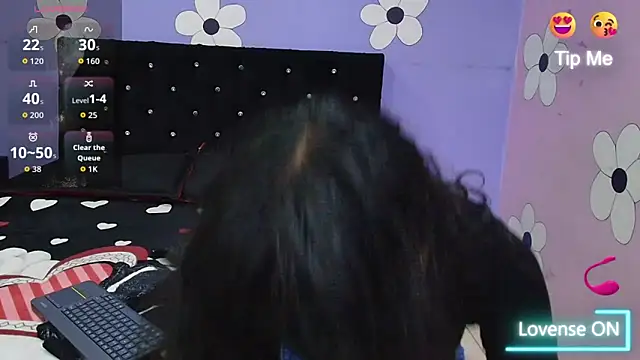 Snapshot of karolinee_66_ chatting on March 2026 04:20:01 AM karolinee 66 online show from March 2026 04:20:01 AM