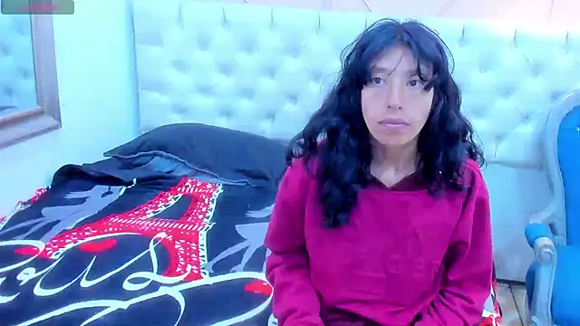karolinee 66  online show from April 2026 04:43:02 AM