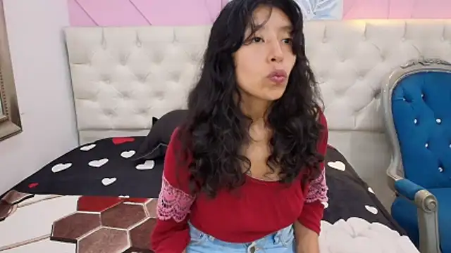 Snapshot of karolinee_66_ chatting on May 2026 04:30:02 AM karolinee 66 online show from May 2026 04:30:02 AM