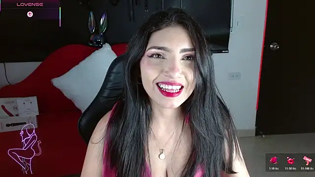 Carolaine69  online show from June 2026 01:37:01 PM