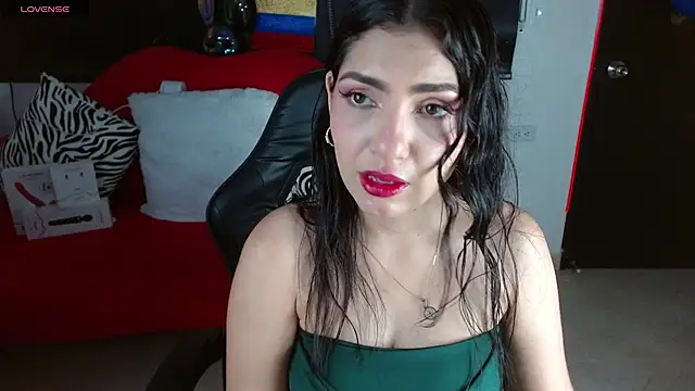 Carolaine69  online show from June 2026 01:37:01 PM