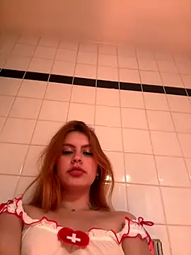 Isa smeraldy online show from September 2025 11:20:02 PM