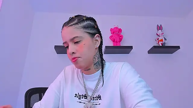Snapshot of Gangster_Girl chatting on February 2025 03:59:01 PM Gangster Girl online show from February 2025 03:59:01 PM