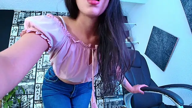 EmiGomez  online show from December 2025 02:04:01 PM