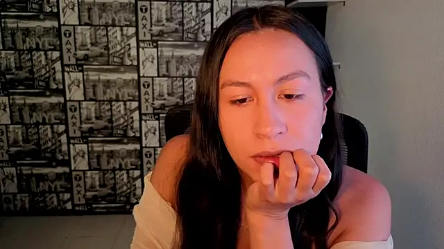 EmiGomez  online show from June 2026 11:10:01 PM